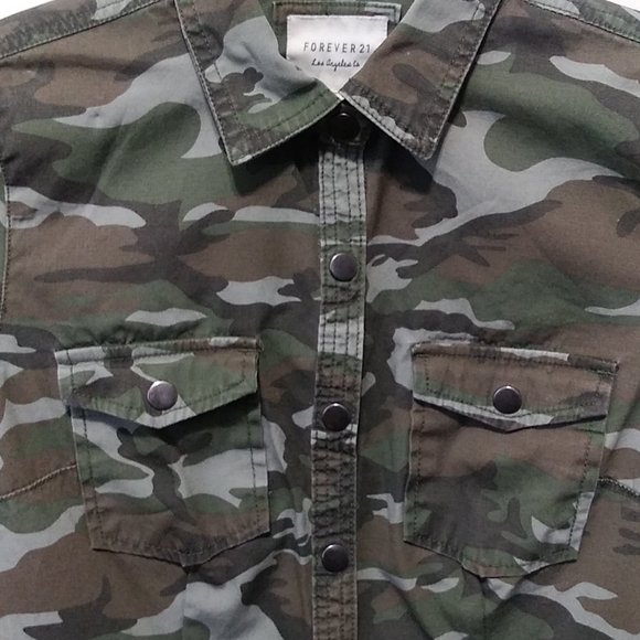 Forever 21 Camo shirt - Picture 2 of 3